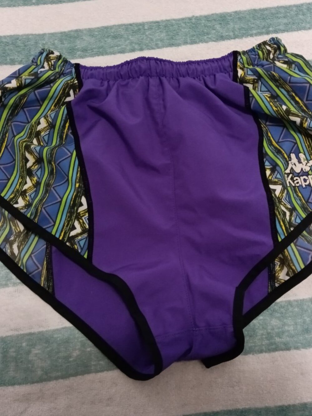 (*) VINTAGE KAPPA RUNNING SHORTS, PURPLE, SIZE "M" (Est'd 30"-32") Pre-Owned